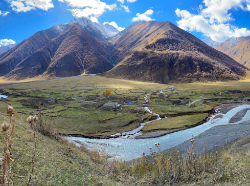 Malownicza Gruzja. Niezwykle gościnna kraina o bogatej historii - grafika