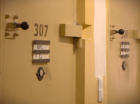 Zmasowane zatrzymania poszukiwanych przez sądy i prokuratury - grafika