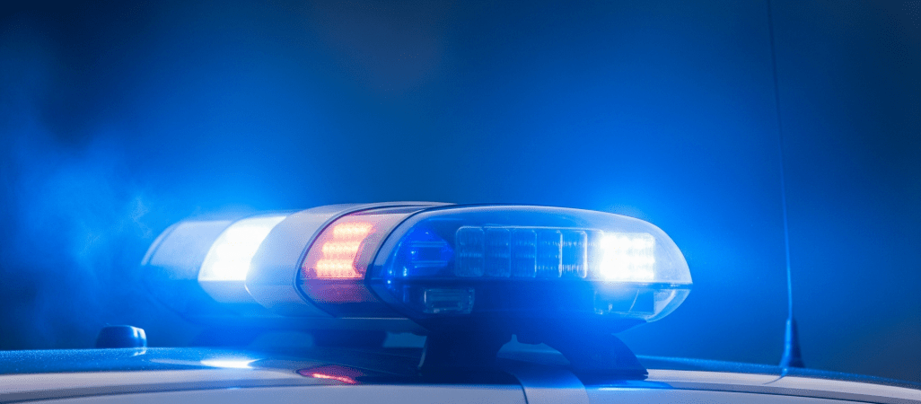 Ciało przed blokiem. Policjanci zaatakowani maczetą