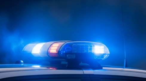 Ciało przed blokiem. Policjanci zaatakowani maczetą - grafika