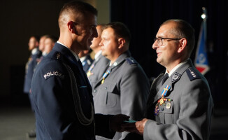 Policjanci z pilskiej komendy dostali awanse podczas swojego święta