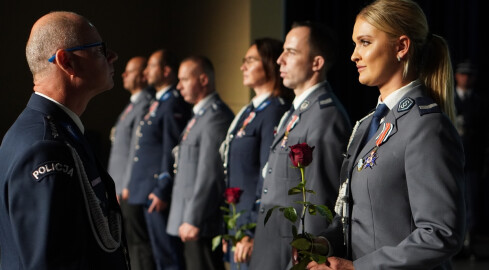 Policjanci z pilskiej komendy dostali awanse podczas swojego święta - grafika