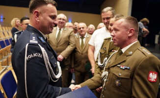 Policjanci z pilskiej komendy dostali awanse podczas swojego święta
