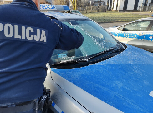 Nawet 500 zł mandatu za oblodzoną szybę - grafika