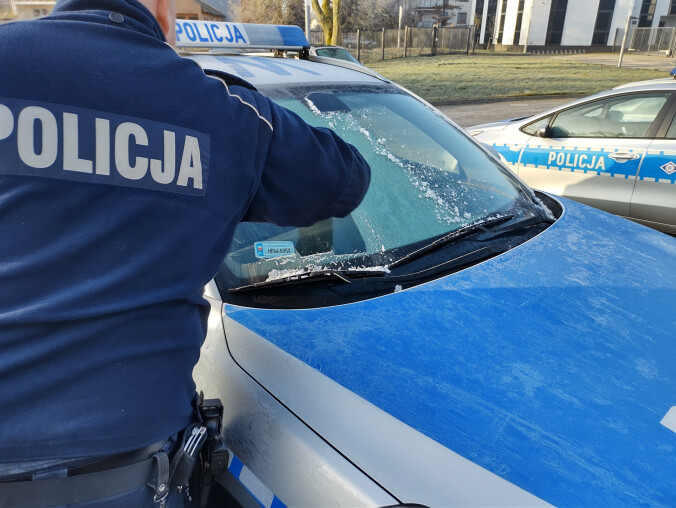 Nawet 500 zł mandatu za oblodzoną szybę - grafika