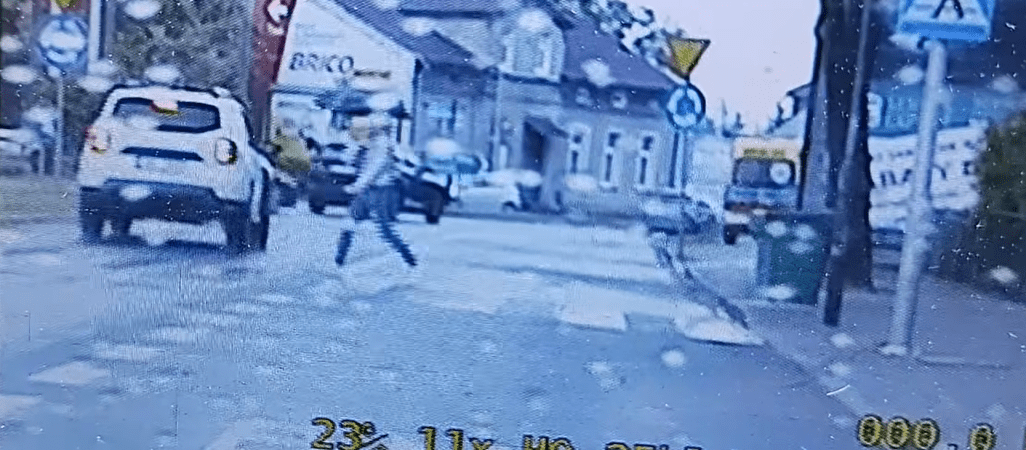 Przejechał pieszej przed nosem - VIDEO
