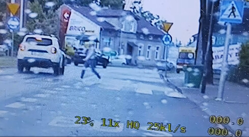 Przejechał pieszej przed nosem - VIDEO - grafika
