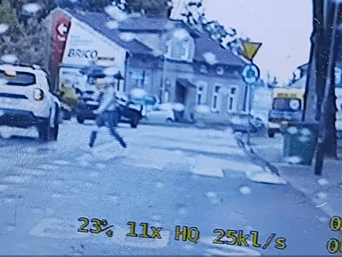 Przejechał pieszej przed nosem - VIDEO - grafika