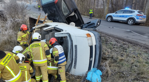 Policyjna obława za sprawcą wypadku - ćwiczenia mundurowych - grafika