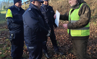 Policyjna obława za sprawcą wypadku - ćwiczenia mundurowych