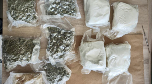 5 kg amfetaminy, mefedronu i marihuany w plecaku i mieszkaniu - grafika