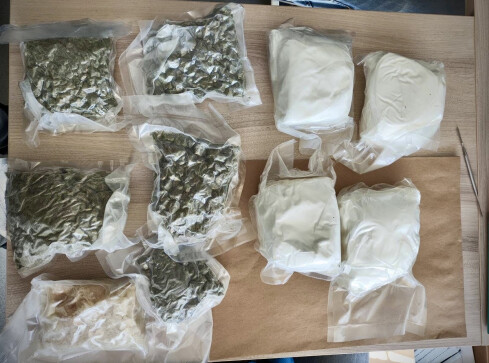 5 kg amfetaminy, mefedronu i marihuany w plecaku i mieszkaniu - grafika