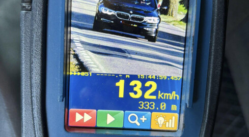 Pędził swoim BMW przez wieś z prędkością 132 km/h - grafika