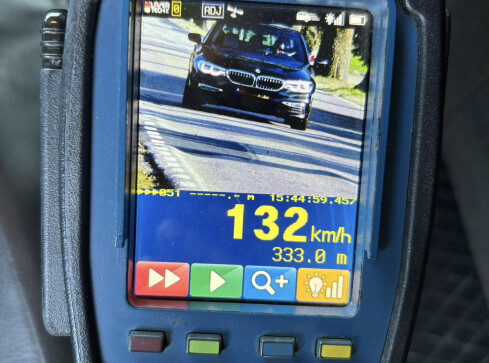 Pędził swoim BMW przez wieś z prędkością 132 km/h - grafika