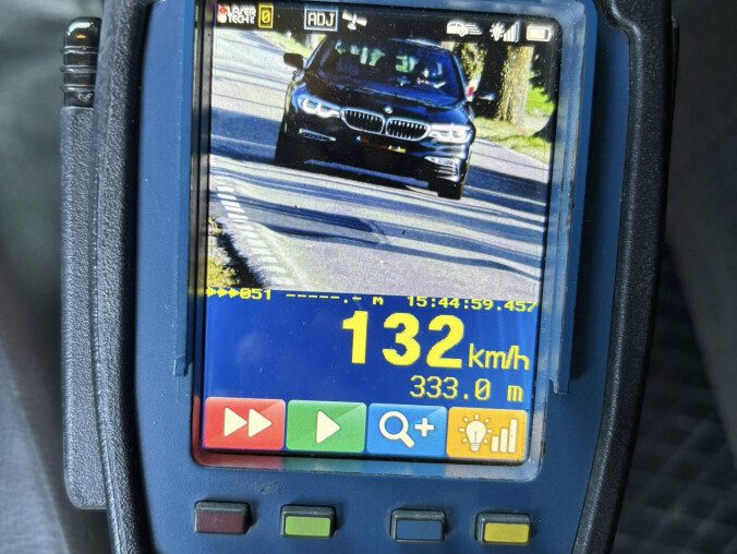 Pędził swoim BMW przez wieś z prędkością 132 km/h - grafika