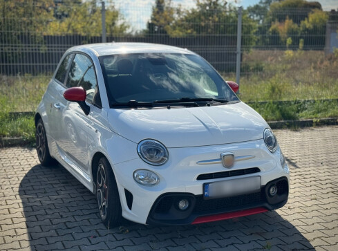 Ukradli Fiata z komisu samochodowego - grafika