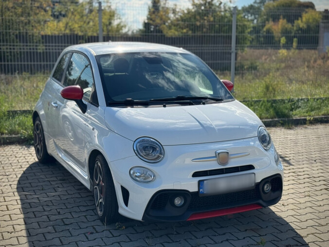 Ukradli Fiata z komisu samochodowego - grafika