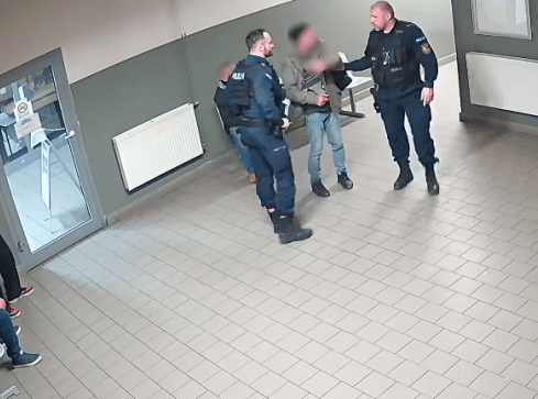 Urządzili libację na dworcu. Jeden trafił za kratki - grafika
