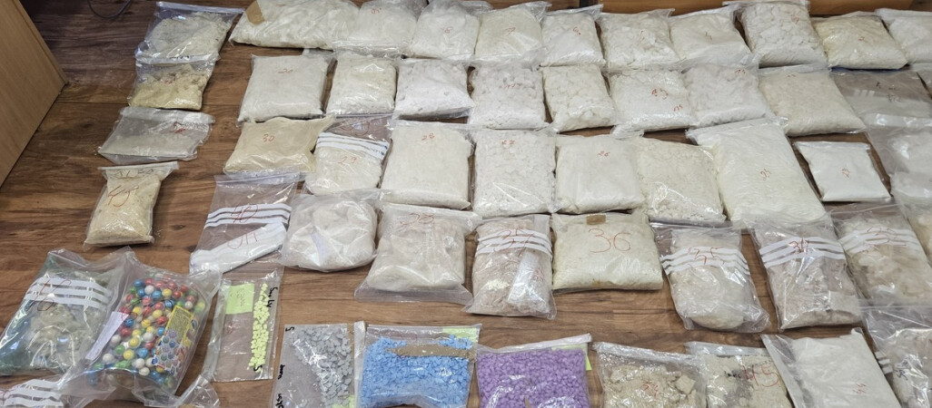 61 kg narkotyków za 5 mln zł ukryte w jednym z budynków