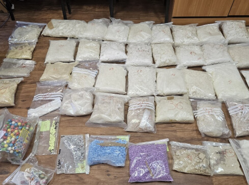 61 kg narkotyków za 5 mln zł ukryte w jednym z budynków - grafika