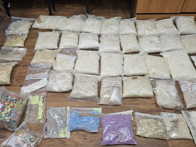 61 kg narkotyków za 5 mln zł ukryte w jednym z budynków - grafika