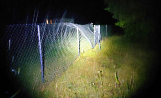Wjechał w płot i porzucił auto. Pijany 21-latek jechał do dziewczyny