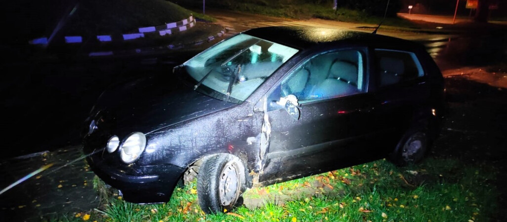 Wjechał w płot i porzucił auto. Pijany 21-latek jechał do dziewczyny