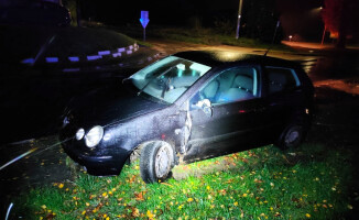 Wjechał w płot i porzucił auto. Pijany 21-latek jechał do dziewczyny