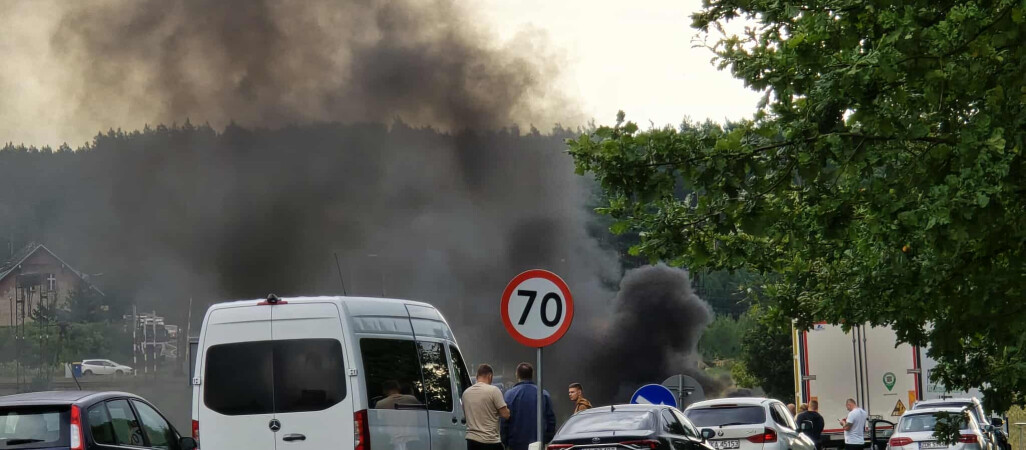 Pożar samochodu na DK10. Droga zablokowana [AKTUALIZACJA]