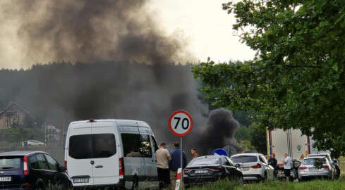 Pożar samochodu na DK10. Droga zablokowana [AKTUALIZACJA] - grafika