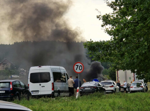 Pożar samochodu na DK10. Droga zablokowana [AKTUALIZACJA] - grafika