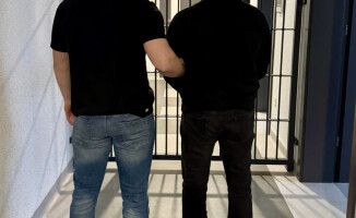 45-letni pilanin uderzył kobietę, powalił ją i okradł