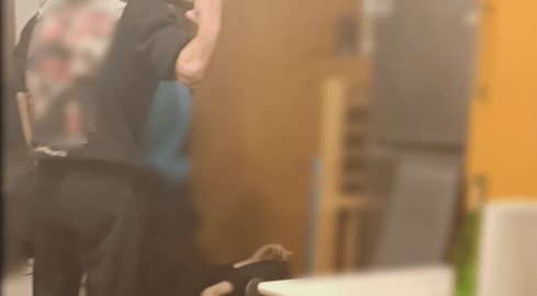 Bili, zastraszali i więzili. Trzech oprawców w rękach policji - grafika