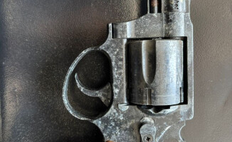 Jeden strzelał do przechodnia, a drugi groził, że zastrzeli konkurenta