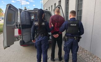 Jeden strzelał do przechodnia, a drugi groził, że zastrzeli konkurenta