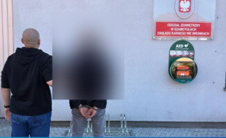 Jeden strzelał do przechodnia, a drugi groził, że zastrzeli konkurenta