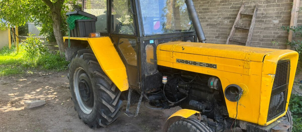 3 promile na traktorze. Rolnik wjechał w płot