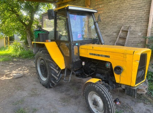 3 promile na traktorze. Rolnik wjechał w płot - grafika