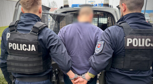 Ukradł ciągnik i pojechał demolować krewnym posesję - VIDEO - grafika