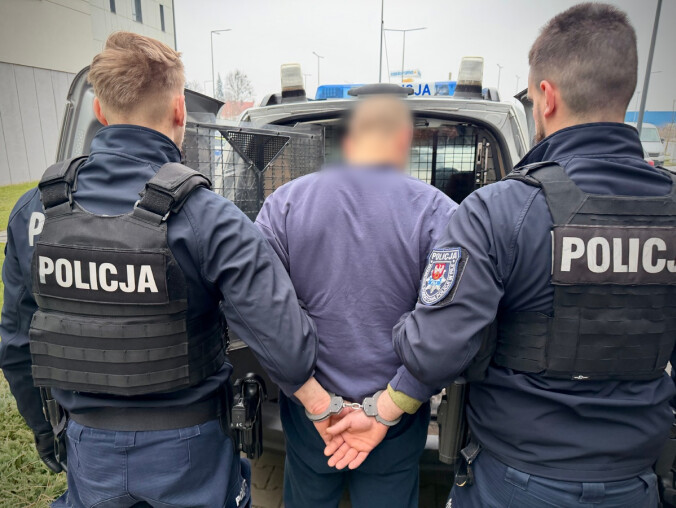 Ukradł ciągnik i pojechał demolować krewnym posesję - VIDEO - grafika