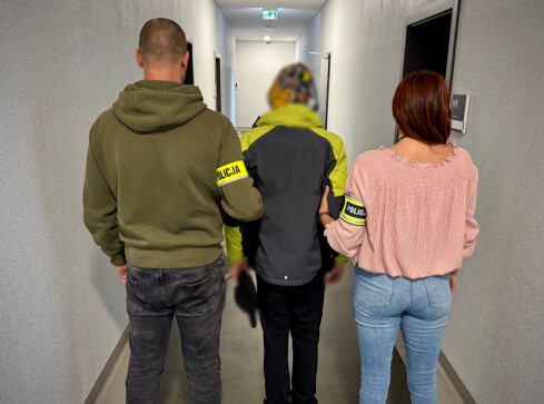 Alarmy bombowe w szkołach - grafika