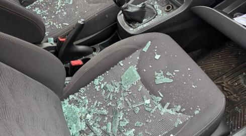 Zniszczyli auta. Są poszukiwani - grafika