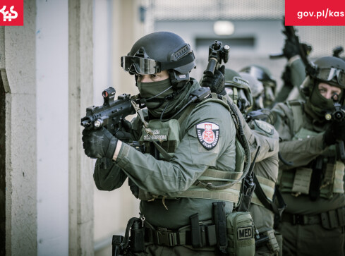 Policja skarbowa szuka pracowników również w Pile - grafika