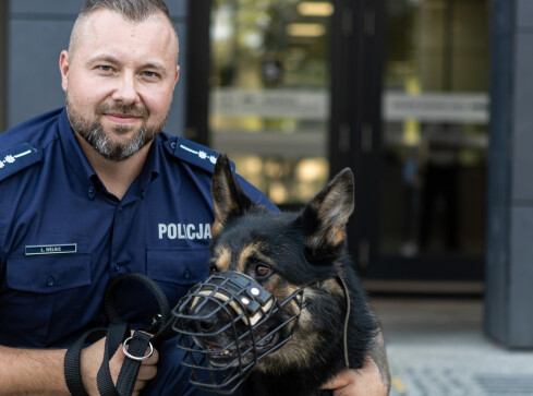 Policjant z Piły i jego pies Hiro w czołówce Wielkopolski - grafika