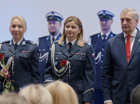 Coraz więcej kobiet w policji - grafika
