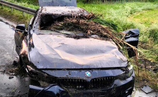 Auto wpadło do rzeki. Nie żyje 23-latek