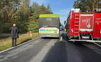 Autobus przewożący dzieci zderzył się z ciężarówką [AKTUALIZACJA]