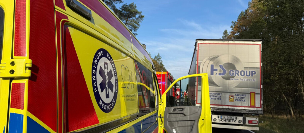 Autobus przewożący dzieci zderzył się z ciężarówką [AKTUALIZACJA]