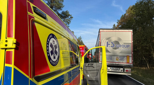 Autobus przewożący dzieci zderzył się z ciężarówką [ AKTUALIZA - grafika