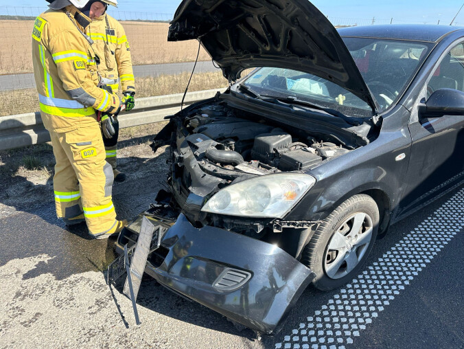 Zderzenie ciężarówki z osobówką na DK10 - grafika